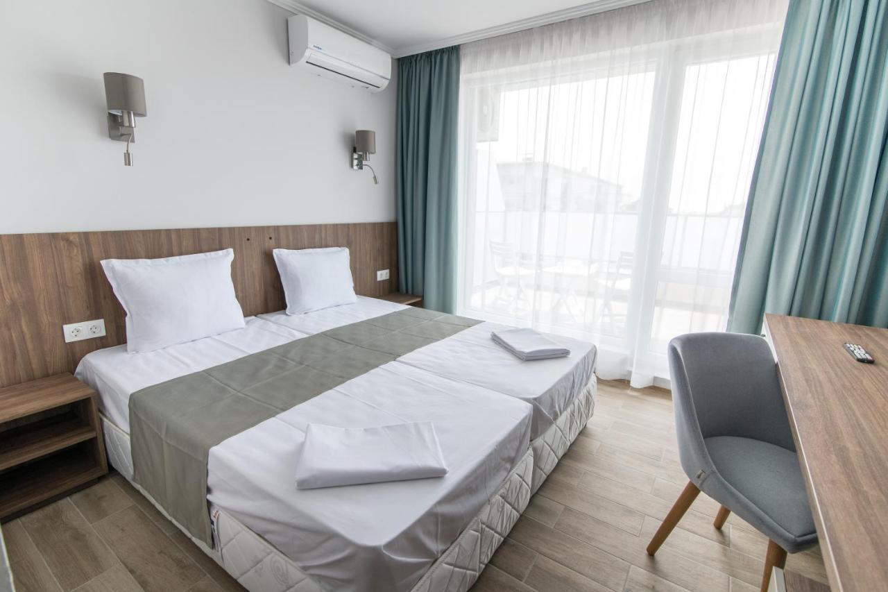 Cinema Hotel พรีมอร์สโก ภายนอก รูปภาพ